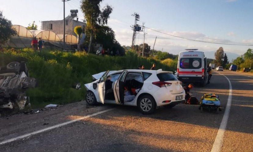 Alaçat’ta Trafik Kazası 1 Ölü 2 Yaralı Var